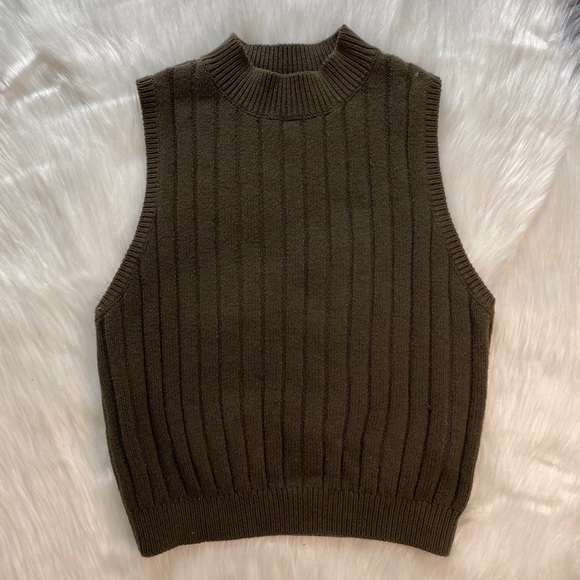 Forever 21 Sweaters - Forever 21 Crop, Sleeveless, Knit Sweater